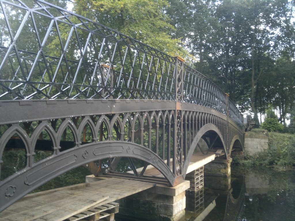 New steel balustrading installed on the restored 1826 cast-iron bridge using traditional lead fixings